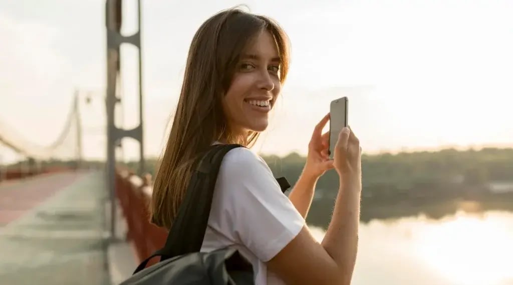 Celular em viagens: saiba como proteger o celular quando estiver no exterior.
