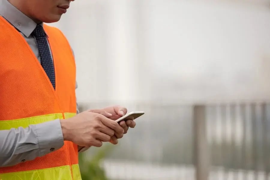 Saiba quais serão as tendências de segurança digital em apps financeiros em 2025. 

