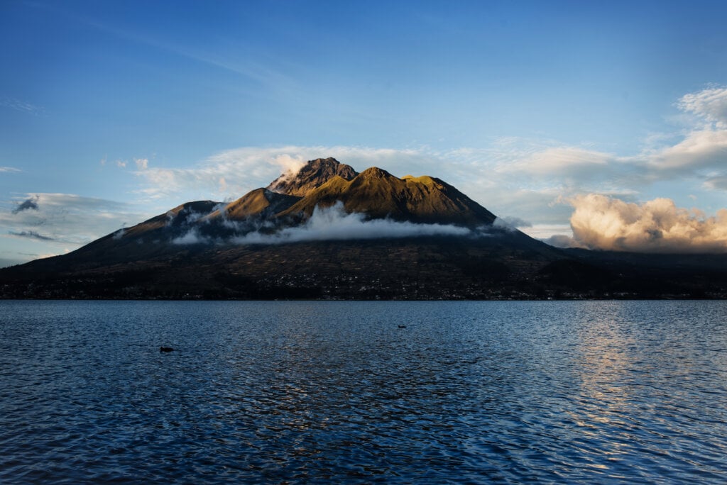 Conheça os principais lugares para conhecer no Equador. | Foto: Freepik.