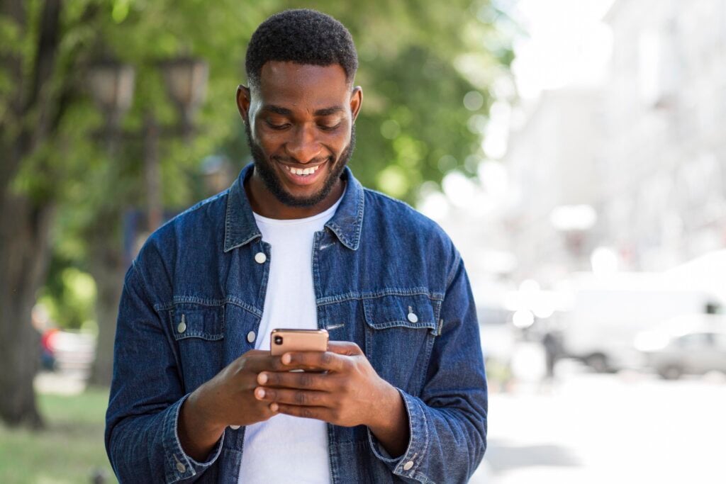 Entenda o que é IMEI e NF e quando é necessário para o seguro celular. | Foto: Freepik.