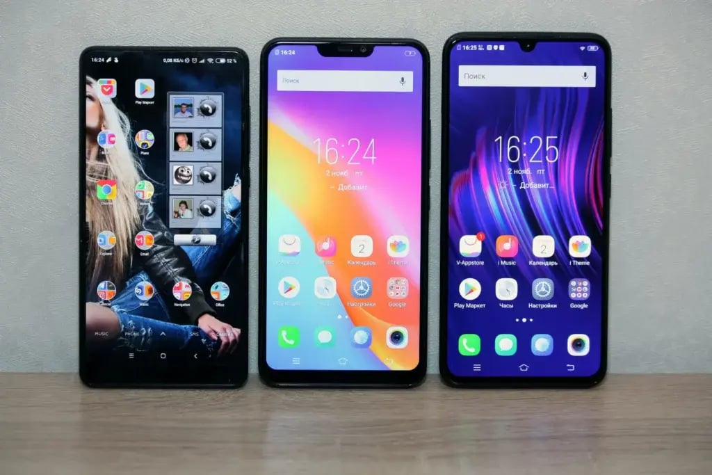 três-modelos-diferentes-de-smartphones-dispositivos-celulares-com-baterias-de-longa-duração