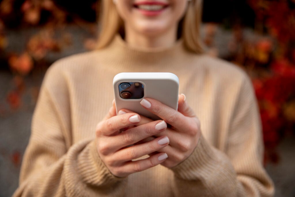 Entenda a importância do seguro celular para o Iphone. | Foto: Freepik.