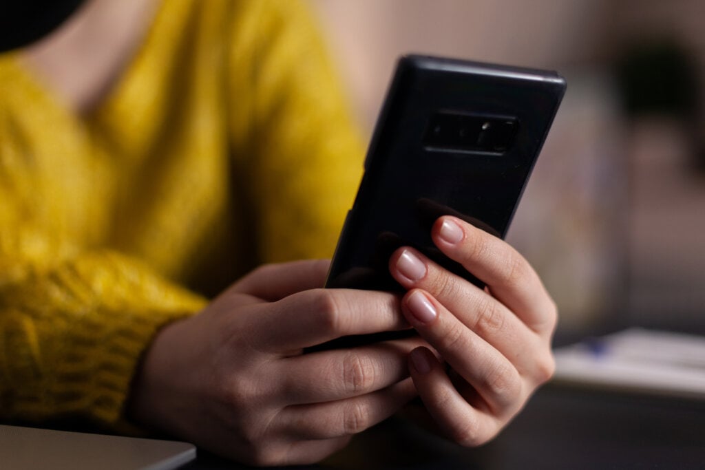 Seguro Celular: Como ele vai te proteger contra furto de celular. | Foto: Freepik.