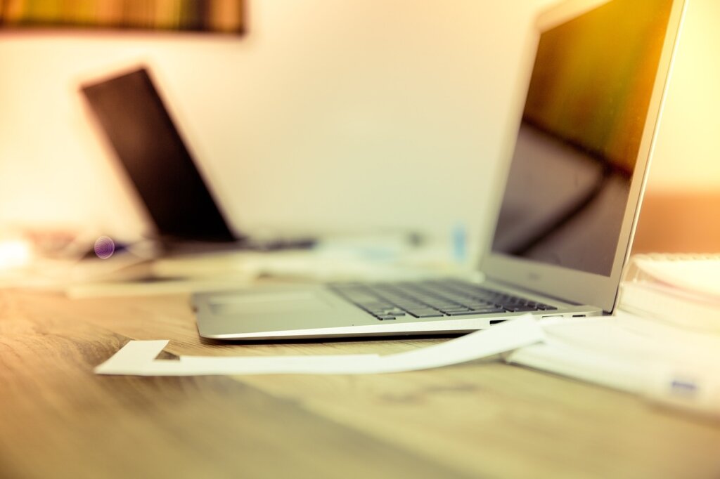 Macbook vs Notebook com sistema Windows: Qual o melhor para você? | Foto: Pixabay.