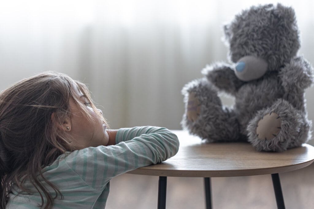 Saúde mental infantil: entenda a importância de cuidar da mente das crianças. | Foto: Freepik.
