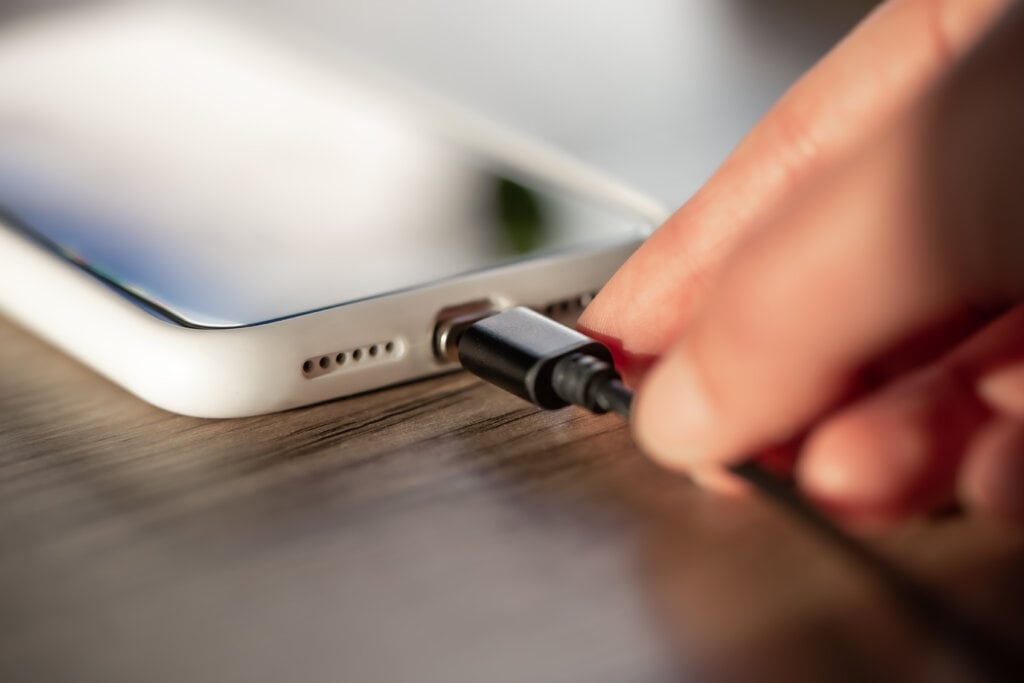 Quais são os celulares com as melhores baterias? Saiba aqui mais sobre celular com melhor bateria. | Foto: Freepik.