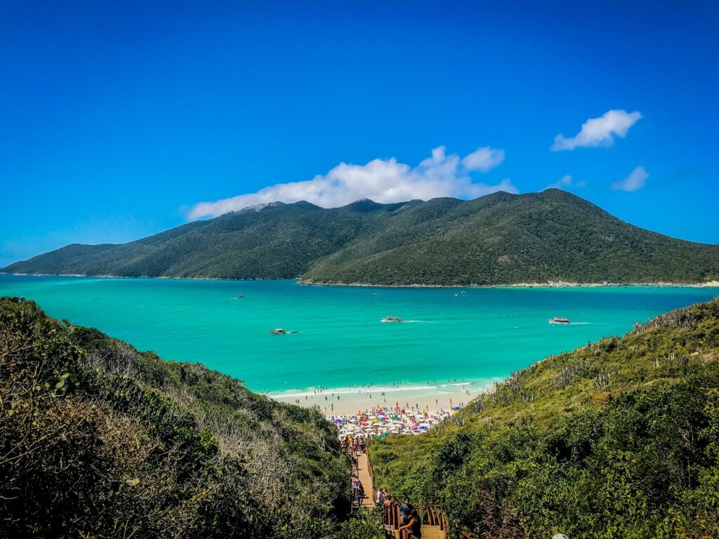 Conheça tudo sobre o Arraial do Cabo, na Costa do Rio de Janeiro. | Foto: Freepik.