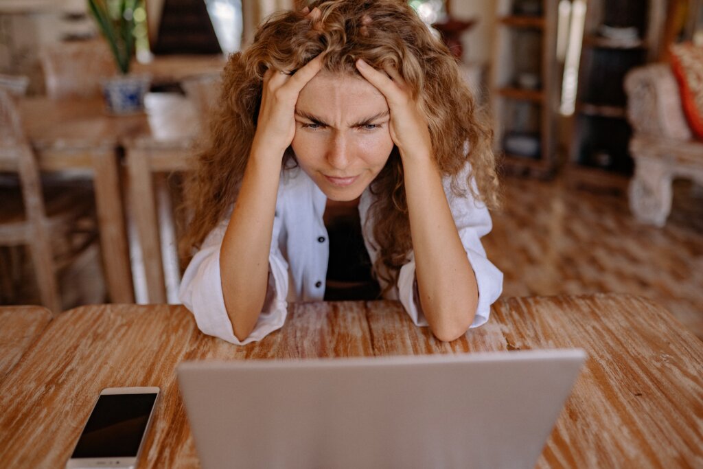 Conheça mais sobre a síndrome de burnout. l Foto: Pexels.