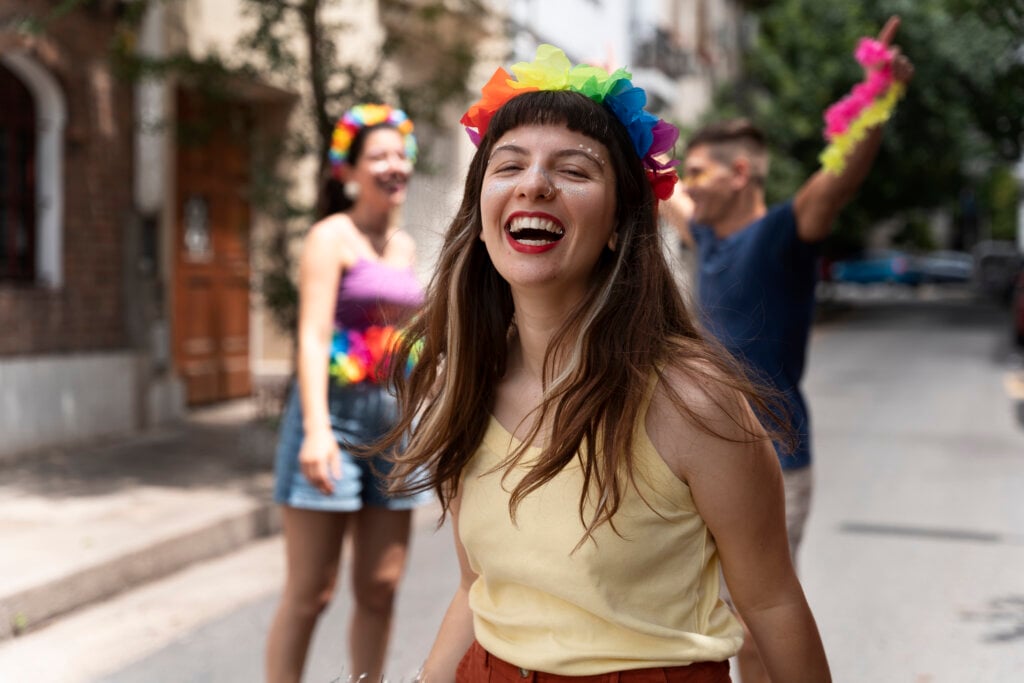 Entenda os cuidados necessários para aproveitar o Carnaval sem preocupação. | Foto: Freepik.
