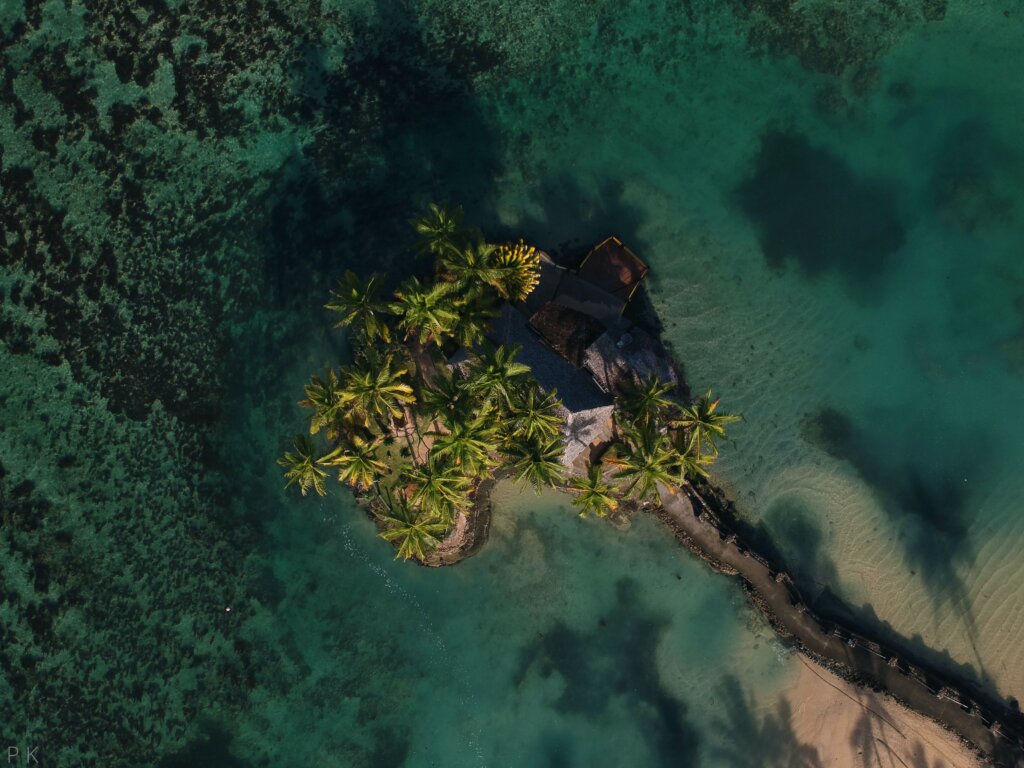 Para uma viagem tranquila, tenha uma seguro viagem internacional! | Foto: Unsplash.
