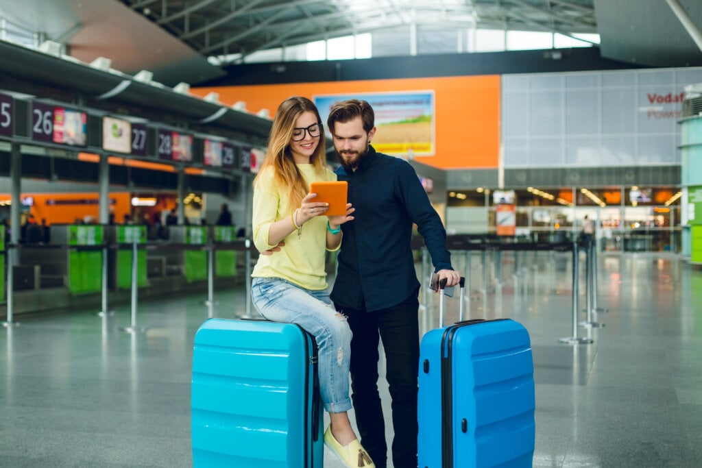 Previna-se de danos acidentais em viagem. | Foto: Freepik.