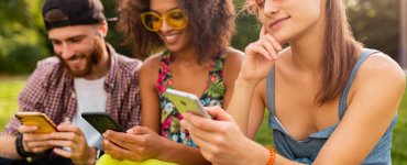 Brasileiros estão no topo da lista quando se trata do uso de celular. | Foto: Freepik.