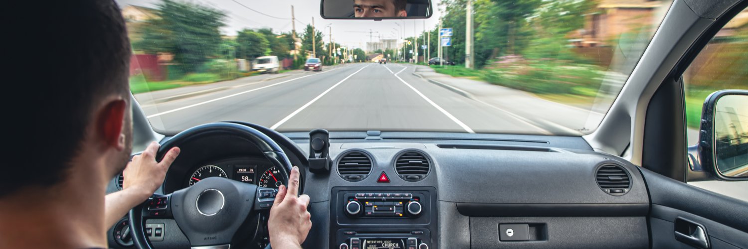 A direção hidráulica traz mais conforto ao motorista. | Foto: Freepik.