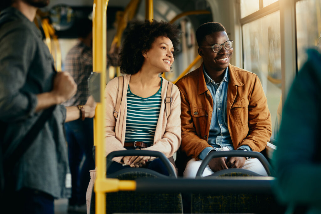 Saiba como manter a segurança no transporte público. | Foto: Freepik.