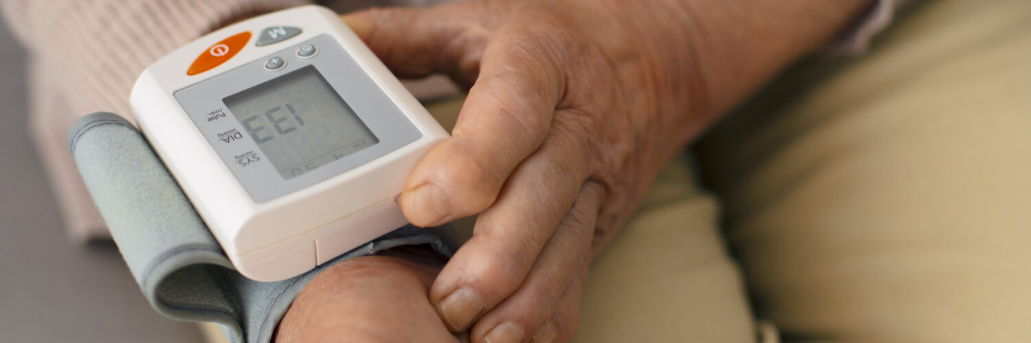 Conheça o tratamento e prevenção da hipertensão. | Foto: Freepik.