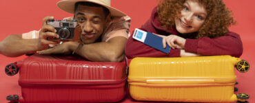 Arrumar a mala para destinos exóticos. | Foto: Freepik.