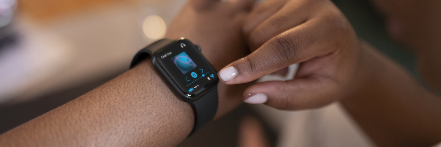 Entenda mais sobre os benefícios do smartwatch para a saúde: | Foto: Freepik.