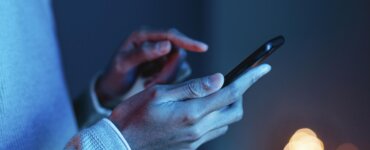 Saiba como equilibrar celular e o tempo de tela. | Foto: Freepik.