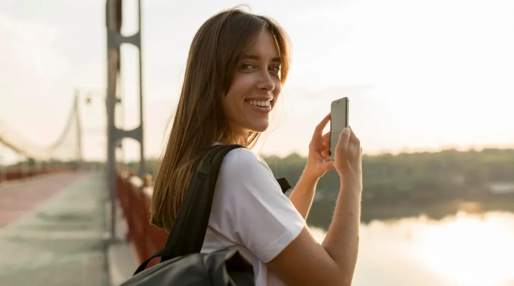 Celular em viagens: saiba como proteger o celular quando estiver no exterior.
