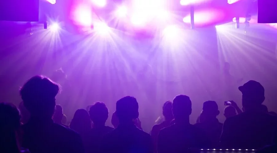 Seguro viagem e seguro celular: Aproveite seu festival de música sem passar perrengues