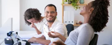 Saiba como o RH pode proporcionar um espaço de trabalho com bem-estar mental. | Foto: Freepik.