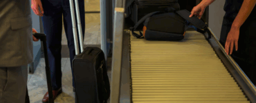 Garanta seu seguro viagem Ciclic e tenha apoio imediato em caso de bagagem atrasada (>8h), cobrindo suas necessidades essenciais. Viaje tranquilo!