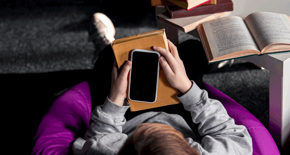 A vida de estudante já tem desafios. Proteja seu smartphone com um seguro celular completo e foque no que importa. Conheça as coberturas da Ciclic!